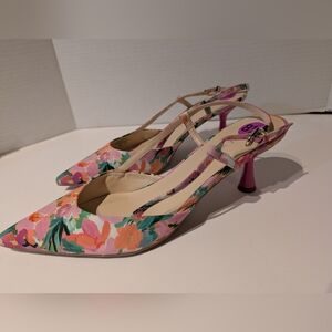 Nine West NWT Sz. 8 1/2 Floral Heels